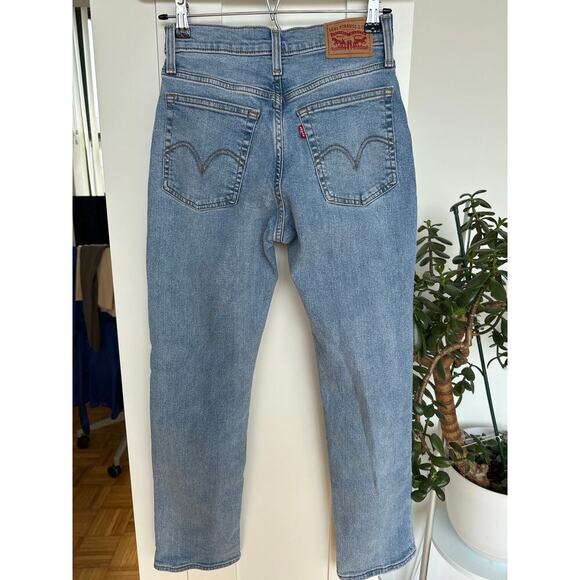 Levi's Women's Wedgie Straight Fit jeans, Size 25 x 28, EUC - Picture 4 of 5